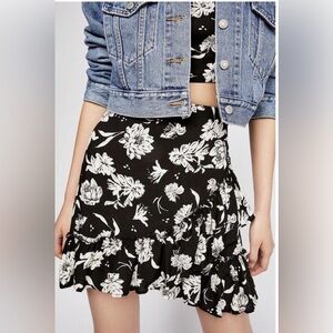 Free People Boho Feminine Ruffle Mini Skirt Black White Floral Dainty Whimsical